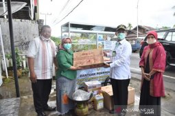 13 UMKM Tapsel dapat bantuan gerobak usaha