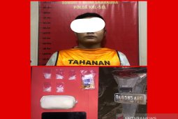 Wakar kedapatan simpan lima paket sabu-sabu
