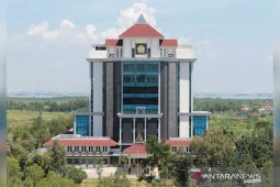 Rektor positif COVID-19, seluruh dosen dan karyawan UTM Bangkalan jalani tes cepat