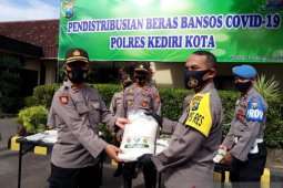 Polresta Kediri kirim 10 ton beras bagi warga terdampak COVID-19