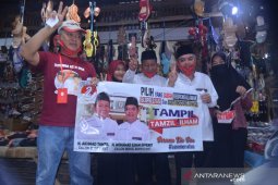 Paslon 2 bupati-wabup HST "dulang" dukungan di Pasar Keramat Barabai