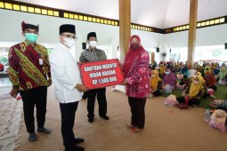Bupati Anas salurkan insentif guru PAUD Banyuwangi Rp1,65 miliar