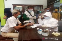 Ada temuan kasus COVID-19, seluruh pegawai Bappeda Bangkalan jalani rapid test