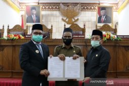 DPRK sahkan APBK Aceh Barat 2021 Rp1,35 triliun. Samsi Barmi: Untuk pemulihan ekonomi rakyat
