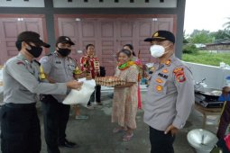 Kapolsek Binjai Utara serahkan bantuan sembako terdampak banjir