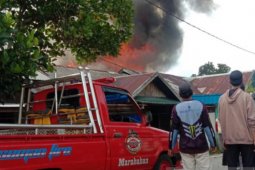 Sembilan rumah warga Desa Bantuil hangus terbakar