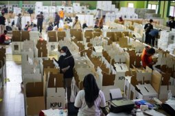 1.550 kotak suara berisi logistik Pilkada Trenggalek siap didistribusikan