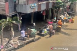 Sungai Deli Medan sudah  surut, ratusan  warga kembali ke rumah