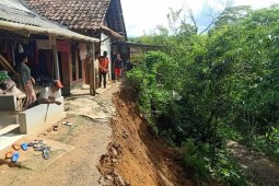 Curah hujan tinggi,  13 rumah di Lebak rusak berat ditimpa longsor