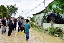 Tim gabungan bersihkan material banjir Deliserdang