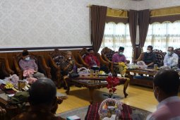 Bupati Lampung Tengah rapat penanganan COVID-19