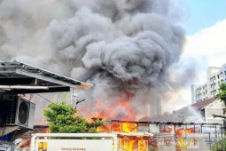 12 mobil damkar padamkan kebakaran di Benhil Tanah Abang