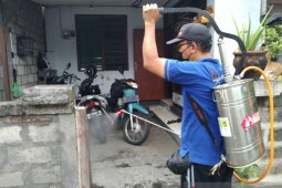 Kelurahan Ubung sterilkan rumah warga terjangkit COVID-19