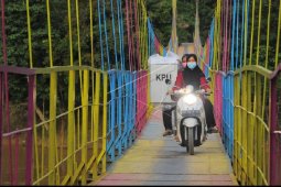 Distribusi logistik Pilkada Jambi seberangi Sungai Batanghari