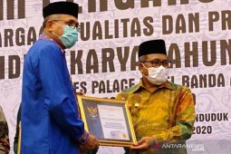 Berhasil genjot UMKM, Bupati Aceh Barat terima Anugerah Siddhakarya dari Gubernur Aceh