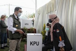 Ridwan Kamil temukan saksi parpol di TPS tidak pakai "face shield"