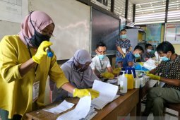 Warga Kapuas Hulu antusias datangi TPS dengan protokol kesehatan