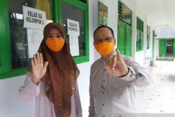Algafry Rahman mencoblos di TPS 5, Didit Srigusjaya di TPS 12