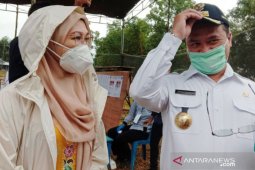 Gubernur Babel dan Istri gunakan hak suara di TPS 3 Desa Beluluk