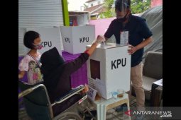 Penyandang disabilitas antusias mencoblos di Pilkada Jember