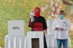 Pilkada Jember: Cabup petahana Faida unggul tipis di TPS-nya