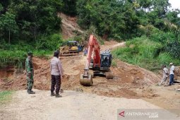 TNI dan BPBD tangani longsor di Aceh Tenggara, lintas Aceh-Sumut sudah normal