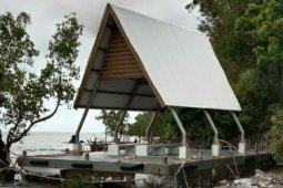 Dihantam gelombang, Ikon Pantai Cina Pulau Bawean bergeser