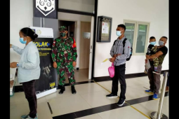 Babinsa Entikong : Kembali ke tanah air PMI wajib mengikuti penerapan Protkes