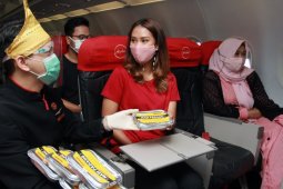 AirAsia bagikan Nasi Padang di penerbangan menuju Padang