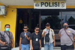 Bius anjing peliharaan kades untuk dicuri, tiga pria ditangkap warga