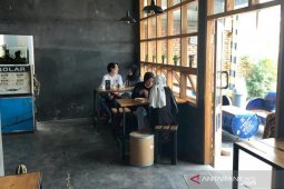 Kepatuhan pengunjung kafe terapkan prokes minim, Bupati Cianjur siap tindak tegas pelanggaran