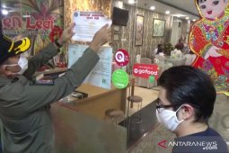 Satpol PP segel restoran gelar pernikahan