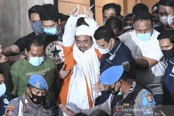 Usai menjalani pemeriksaan polisi menahan Rizieq Shihab