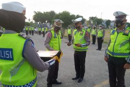 Dirlantas Polda Jambi berikan penghargaan kepada anggota berprestasi