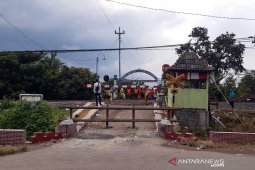 PTKA pasang palang pintu perlintasan KA  pascakecelakaan maut