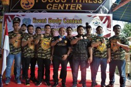 Bupati Labuhanbatu H. Andi Suhaimi Dalimunthe, ST, MT bersama peserta open Body Contest