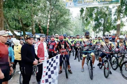 Bupati Labuhanbatu "fun bike" bersama ratusan goweser
