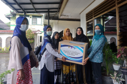 PKK Kota Kediri bagikan 4.000 masker untuk santri Ponpes Lirboyo