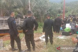 Breaking News: Bus mengangkut Brimob terbalik