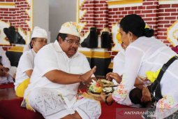 Masyarakat Bondalem-Buleleng adakan sembahyang karena COVID-19 berkurang