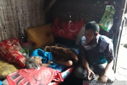 Derita nenek penjual kacang di Kediri yang lumpuh dan tinggal seorang diri