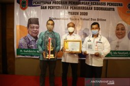 Bupati Tanah Laut terima penghargaan Siddhakarya 2020