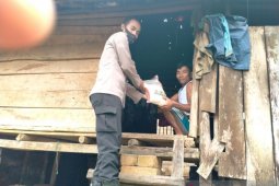 Polres Bangka Barat salurkan bantuan sembako