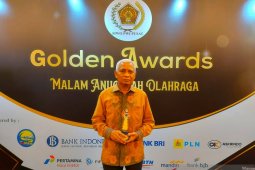 Siwo PWI berikan penghargaan kepada  Surya BSc sebagai bupati peduli olahraga