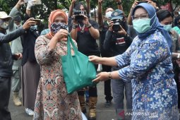 Pemkab Bogor jual sembako murah senilai Rp200 ribu dengan hanya bayar Rp50 ribu