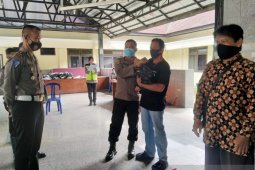 Satlantas Bangka salurkan 500 kilogram beras