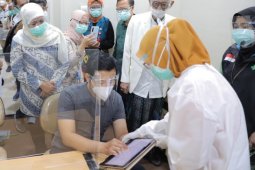 Gubernur Jatim tinjau pelaksanaan simulasi vaksinasi COVID-19 di RSI Jemursari