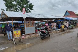 Lapak-lapak pasar rakyat Kandangan Kalsel "dipermanenkan"