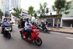 Risma imbau warga disiplin prokes saat keluar masuk perumahan elit