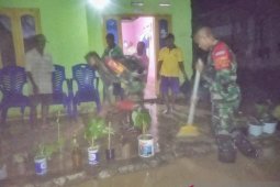 TNI-Polri kerahkan personel bantu warga Gorontalo terdampak banjir